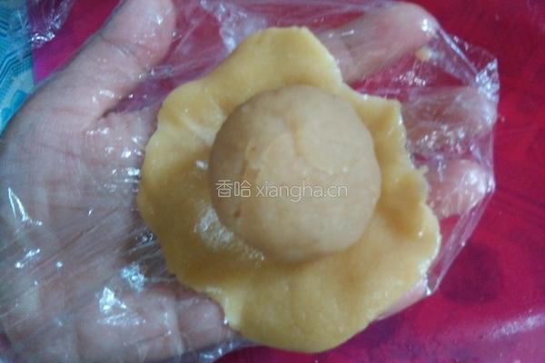 莲蓉蛋黄月饼的做法图解7