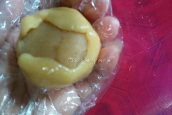 莲蓉蛋黄月饼的做法图解8
