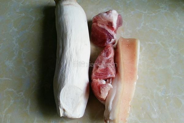 鸡腿菇炒肉片的做法图解1
