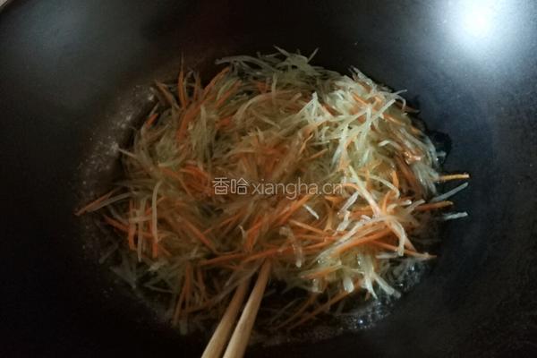 凉拌莴笋丝的做法图解3