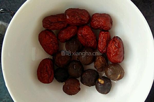 桂圆红枣汤的做法图解2