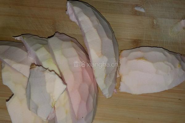 红心柚皮沾白糖的做法图解1