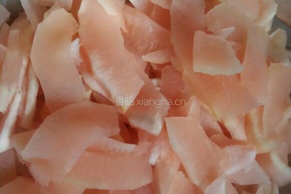 红心柚皮沾白糖的做法图解3