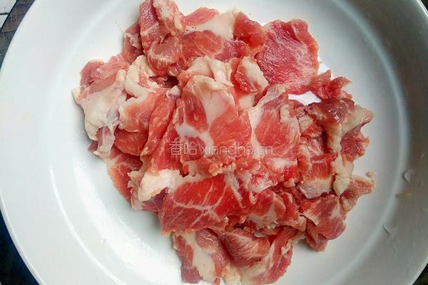 胡萝卜炒肉的做法图解2