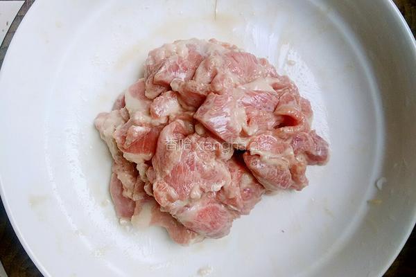 胡萝卜炒肉的做法图解3