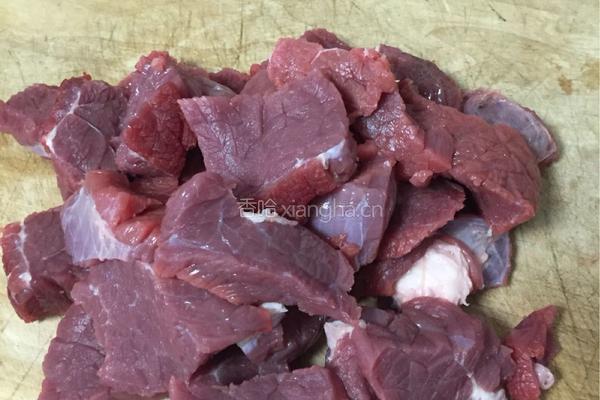 牛肉炖豆牙的做法图解1