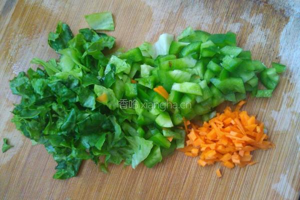 简易鸡腿蔬菜沙拉的做法图解1