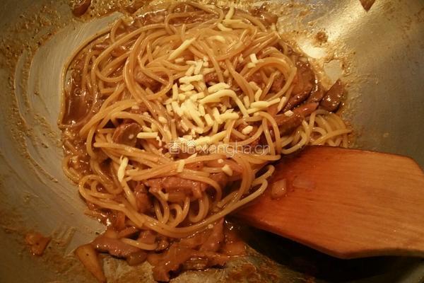黑椒牛柳炒意大利面的做法图解7