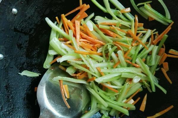 素炒芹菜的做法图解5