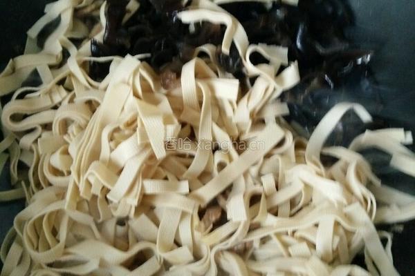 木耳干豆腐炒肉丝的做法图解7