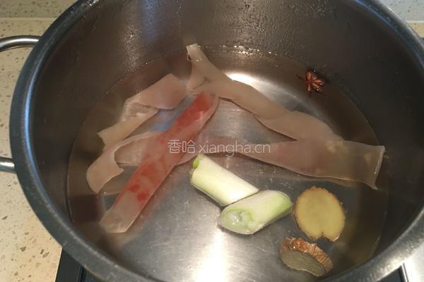 黄瓜拌猪皮的做法图解4