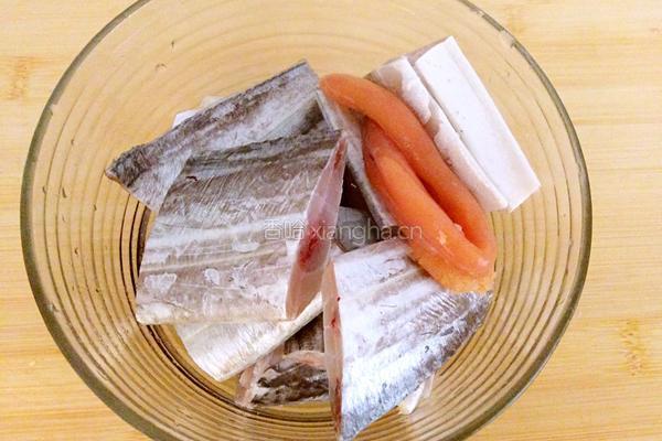 啤酒烧带鱼的做法图解1