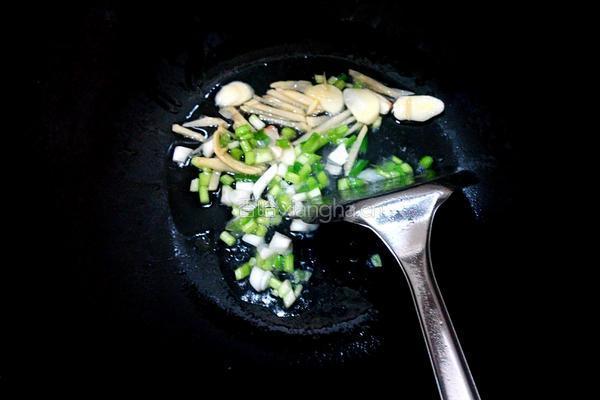 爆炒白贝的做法图解3