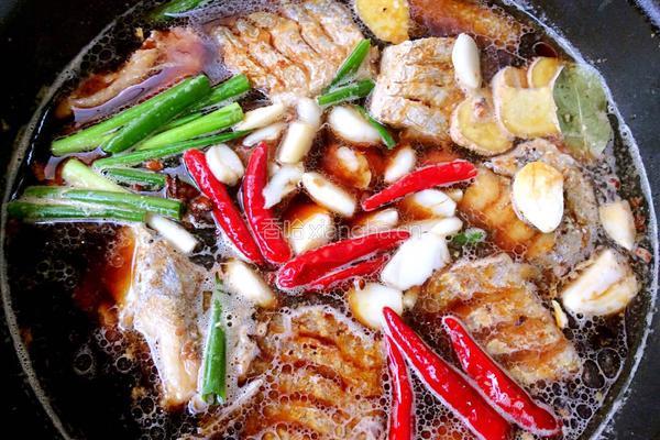 辣味蒜子带鱼的做法图解7