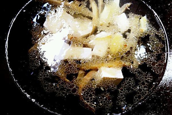 泥鳅炖豆腐汤的做法图解7