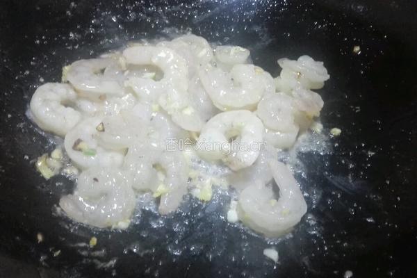 西兰花腰果炒虾仁的做法图解5