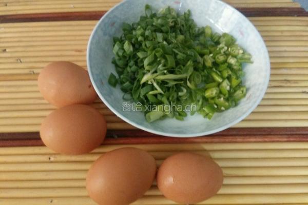 鸡蛋炒辣椒的做法图解1