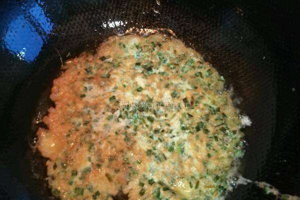 韭菜鸡蛋饼的做法图解3