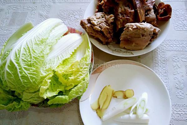 砂锅娃娃菜的做法图解1