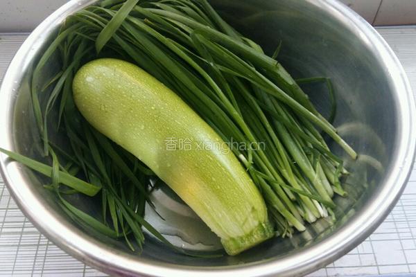 韭菜西葫芦饺子的做法图解3
