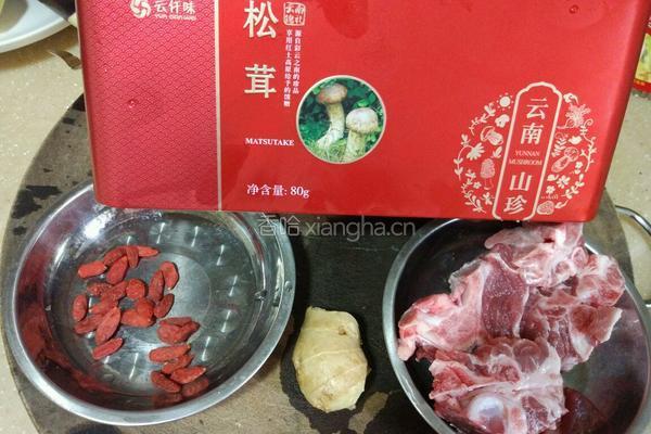 松茸排骨汤的做法图解2