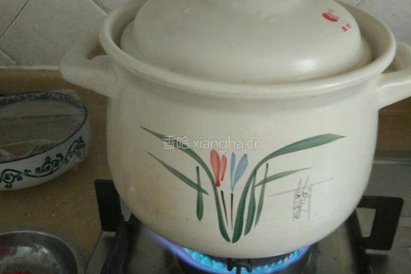 黄豆海带排骨汤的做法图解6