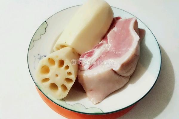 莲藕红烧肉的做法图解1
