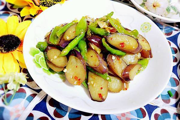 青椒炒茄子的做法图解1