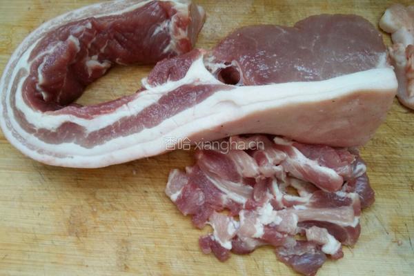 猪肉大葱饺子馅的做法图解1
