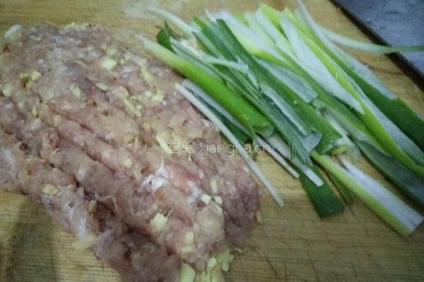 猪肉大葱饺子馅的做法图解4