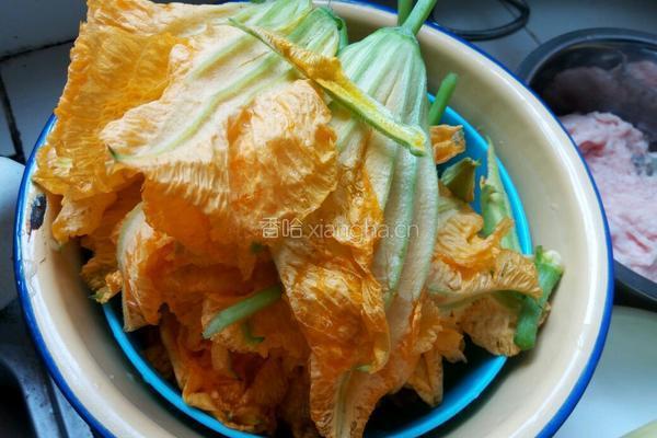 南瓜花酿肉的做法图解1