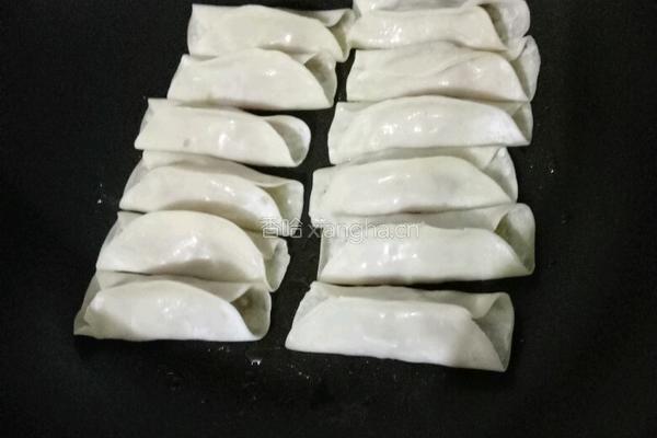 香芹猪肉锅贴的做法图解6