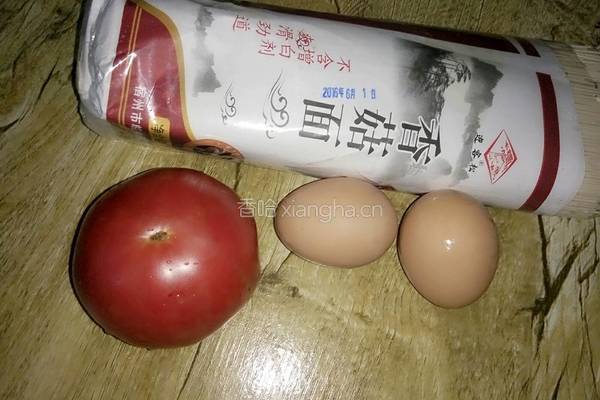 番茄鸡蛋炒面的做法图解1