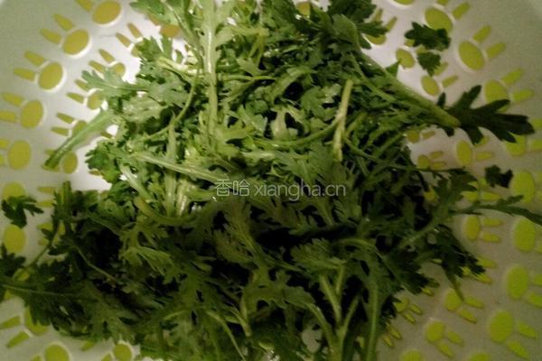 茼蒿蛋花疙瘩汤的做法图解1