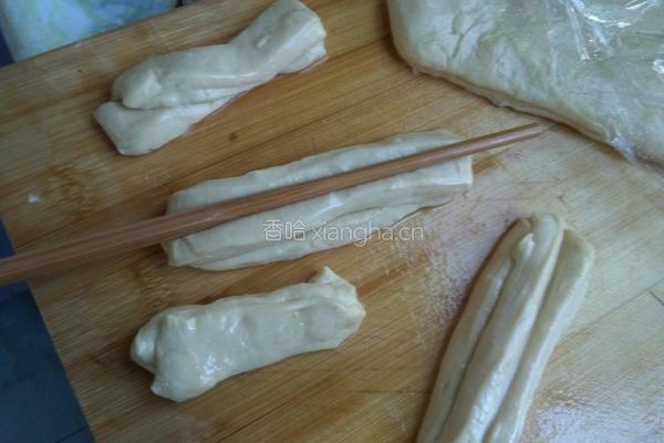 无矾油条的做法图解5