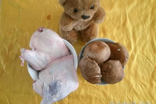 香菇炖鸭的做法图解1