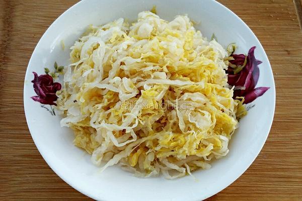大骨头炖酸菜的做法图解5