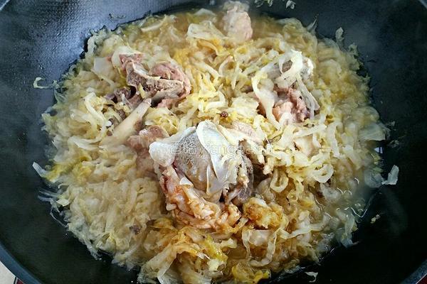 大骨头炖酸菜的做法图解8