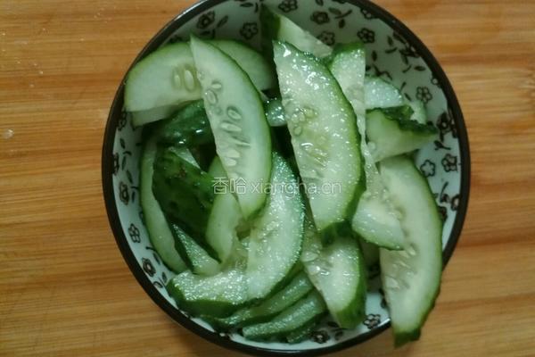黄瓜鸡蛋汤的做法图解2