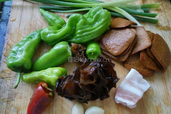 青椒炒豆腐干的做法图解1