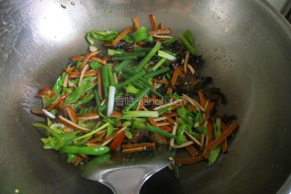 青椒炒豆腐干的做法图解6