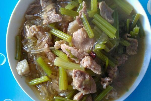 芹菜肉炖粉条