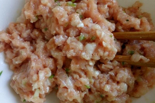 猪肉丸子汤的做法图解2