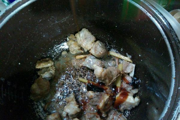 酸菜排骨的做法图解7