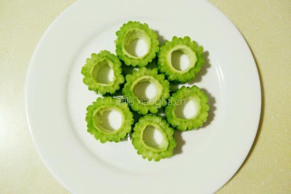 肉馅酿苦瓜的做法图解3