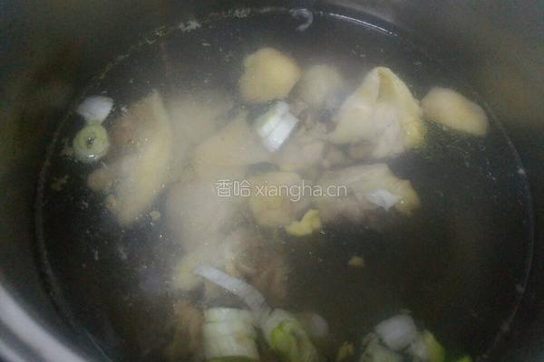 红枣枸杞香菇鸡汤的做法图解5