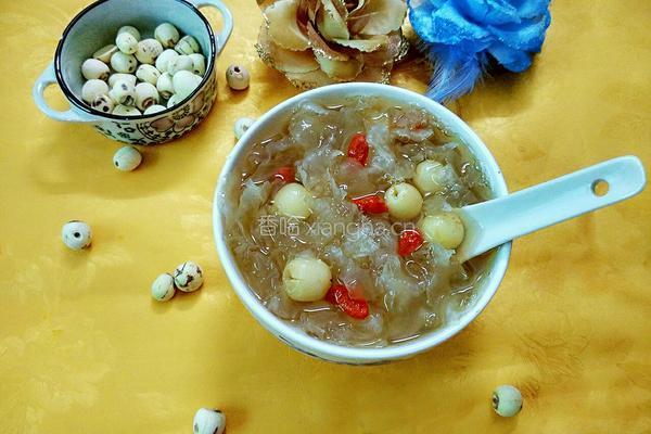 银耳莲子的做法图解6