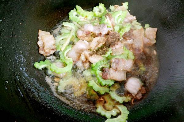 苦瓜回锅肉的做法图解10