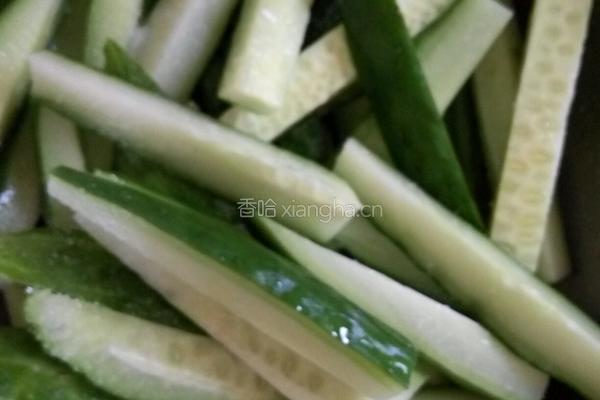 酸辣瓜条的做法图解2