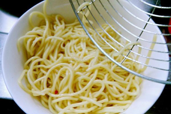 红油热干面的做法图解5